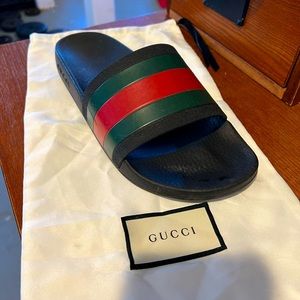 Gucci Slides Men’s size 9 Women’s 10.5 - Black with travel bag good condition